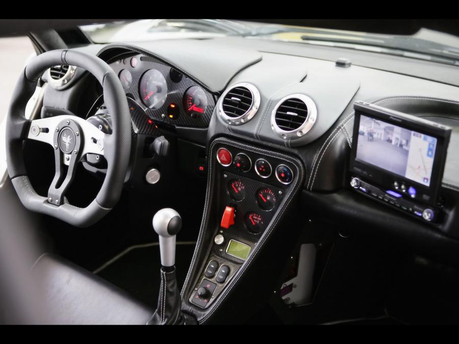 Интерьер Gumpert Apollo Sport 2009 года  (фото 4 из 15)